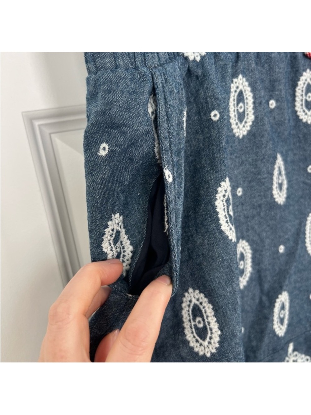 EUC Anthropologie ett:twa Eyelet
Chambray Shorts - 100%
Cotton - Picture 9 of 9